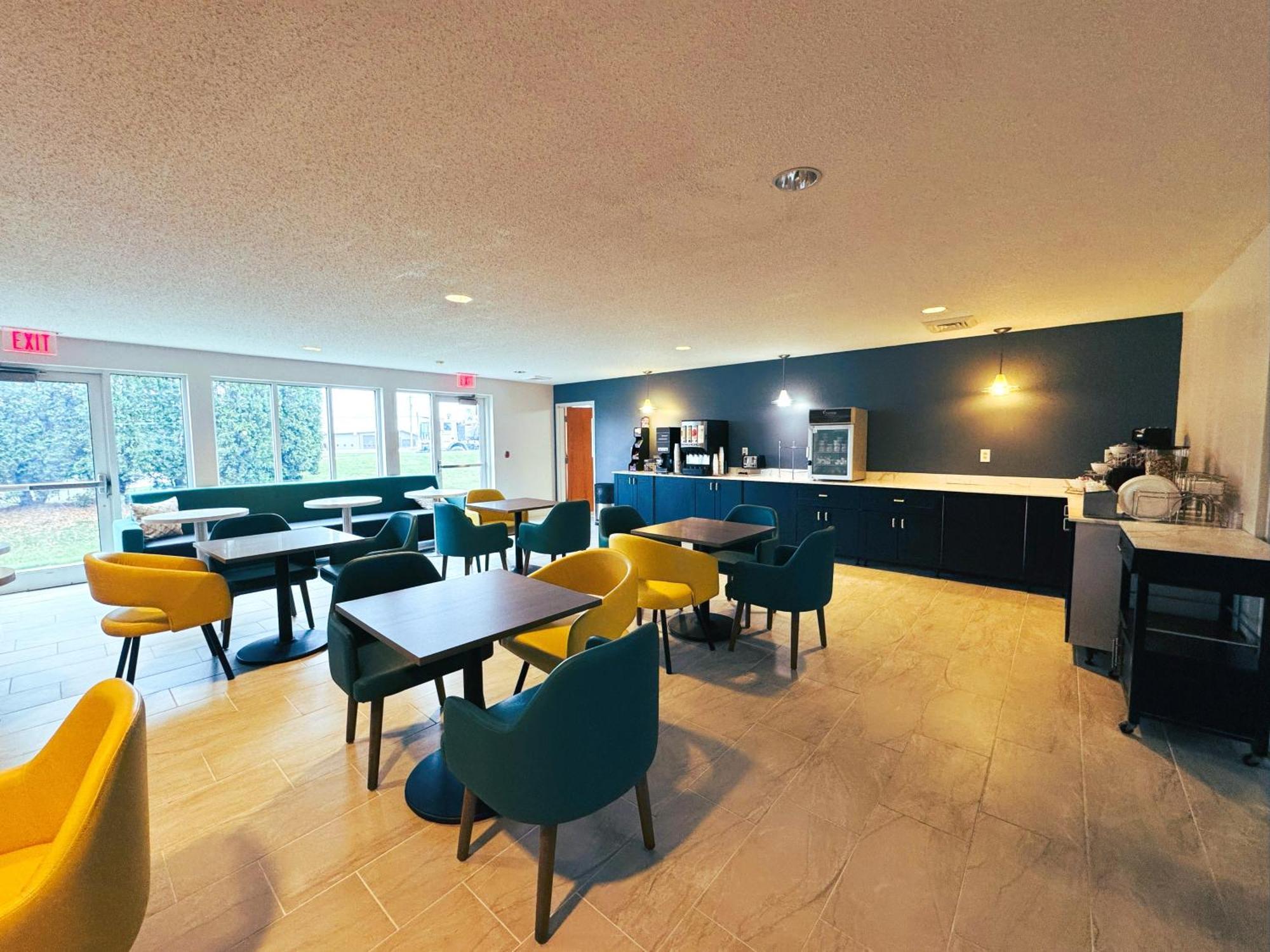 Comfort Inn & Suites Sheboygan I-43 Экстерьер фото