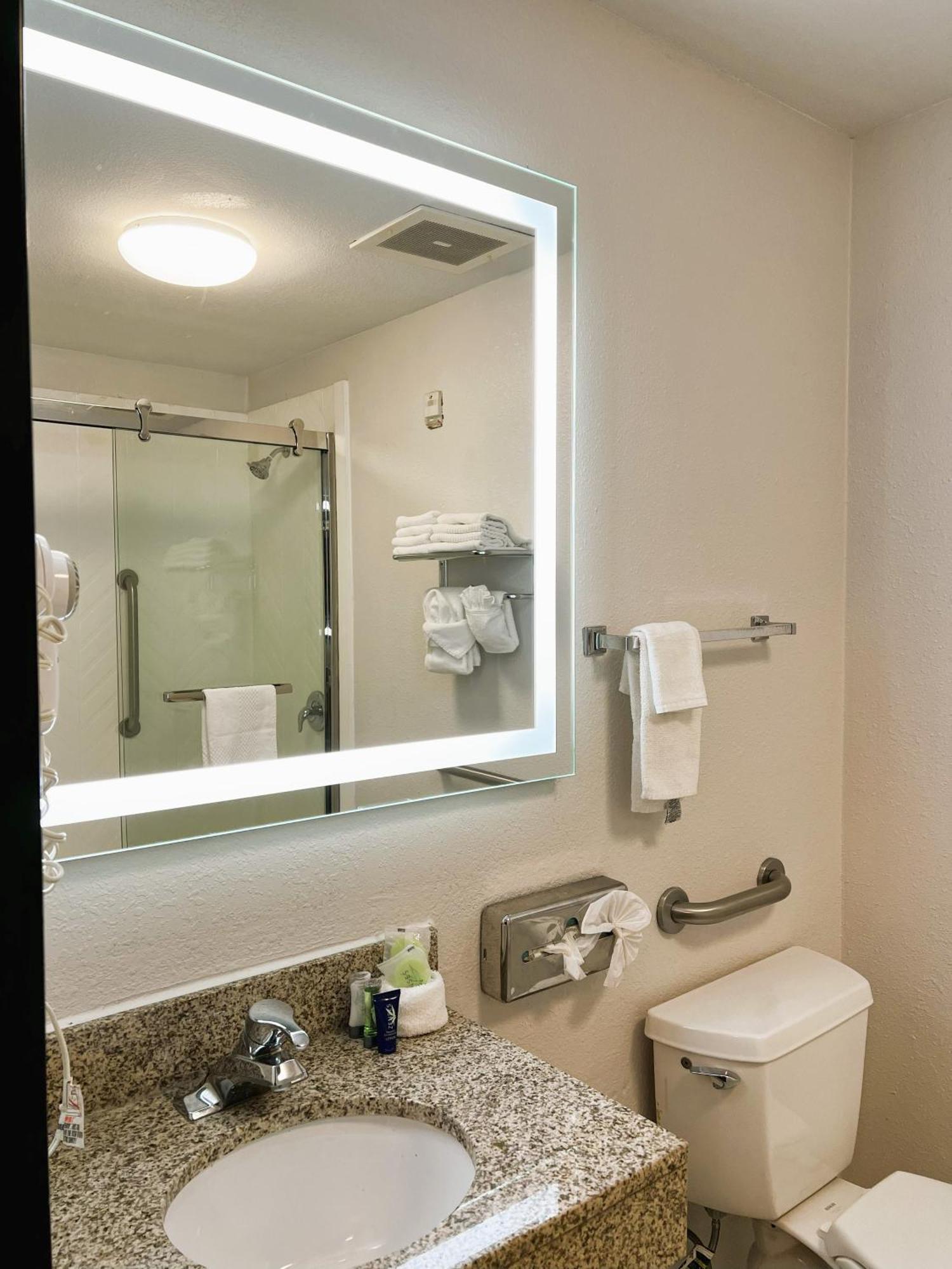 Comfort Inn & Suites Sheboygan I-43 Экстерьер фото
