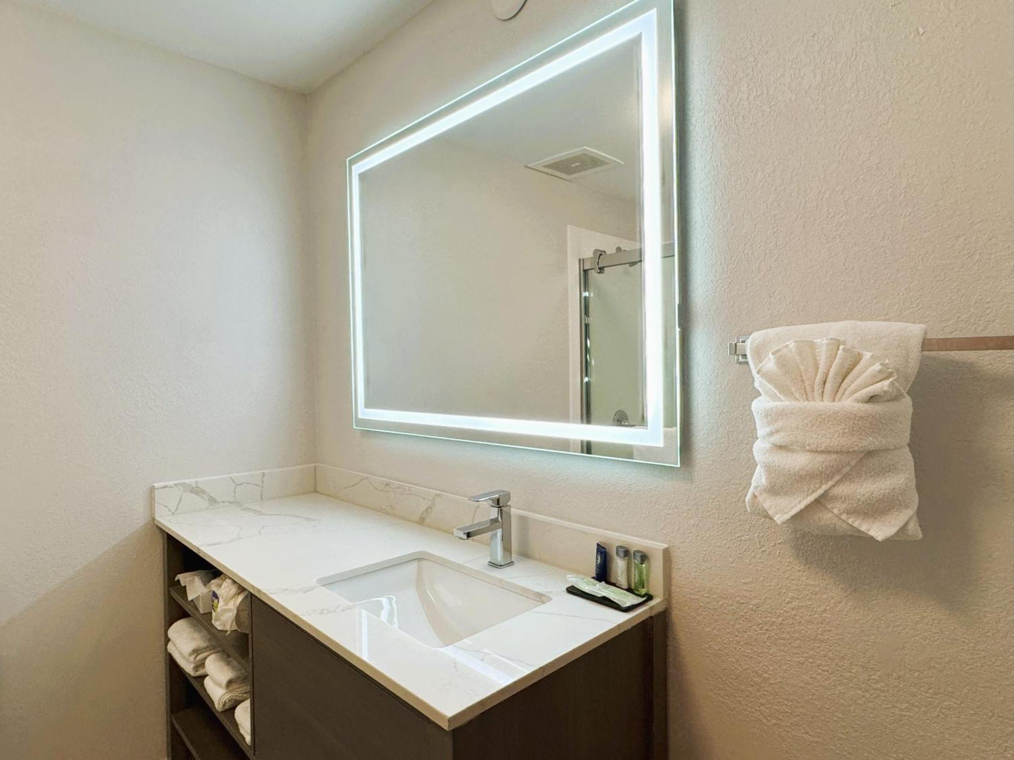 Comfort Inn & Suites Sheboygan I-43 Экстерьер фото